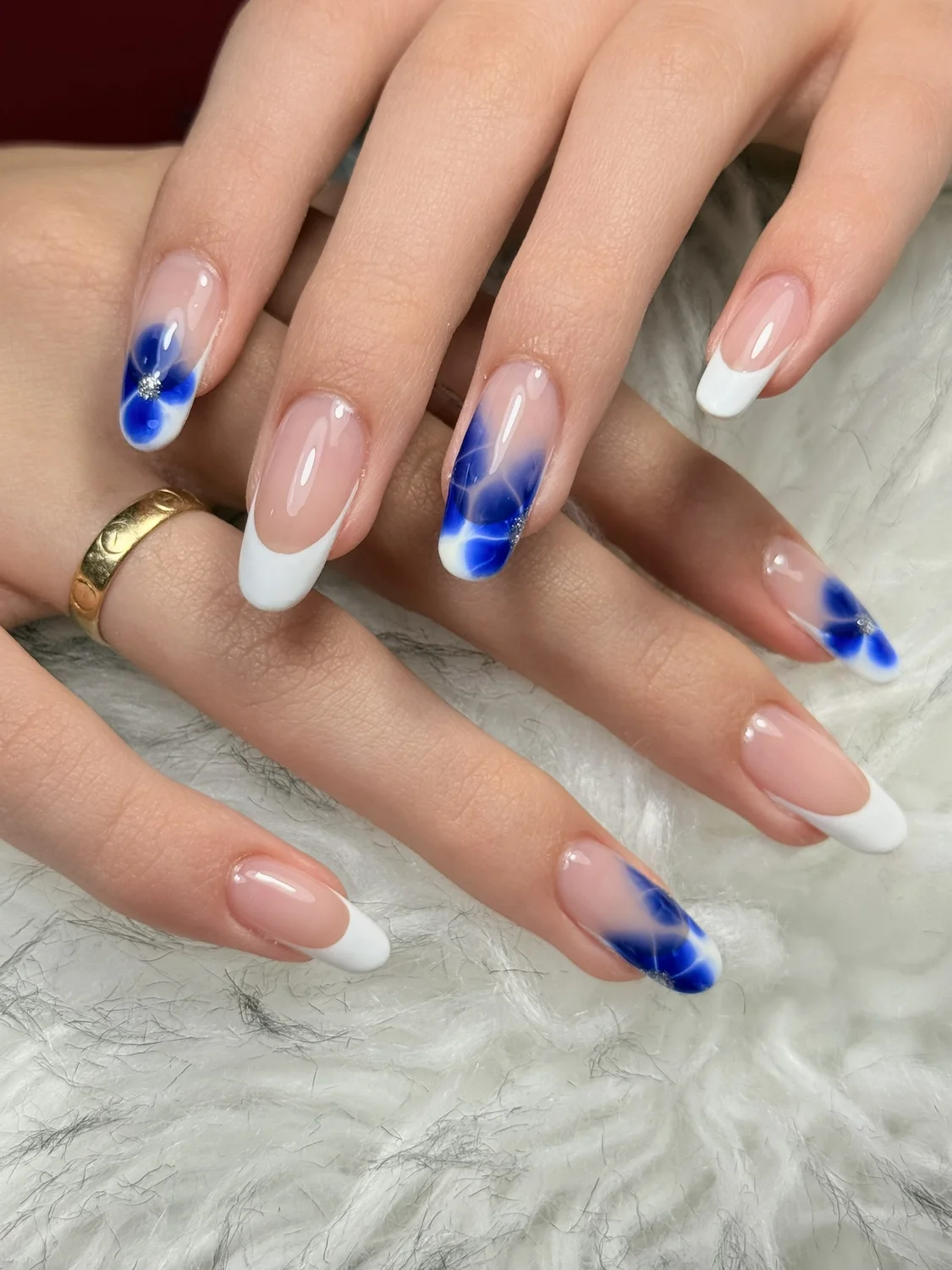 Blue floral manicure