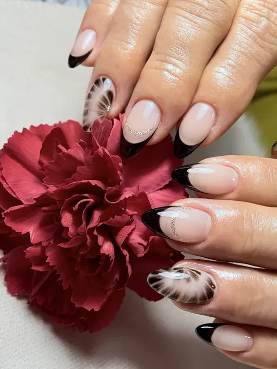 Trabajo de manicura realizado por Coquette Studio